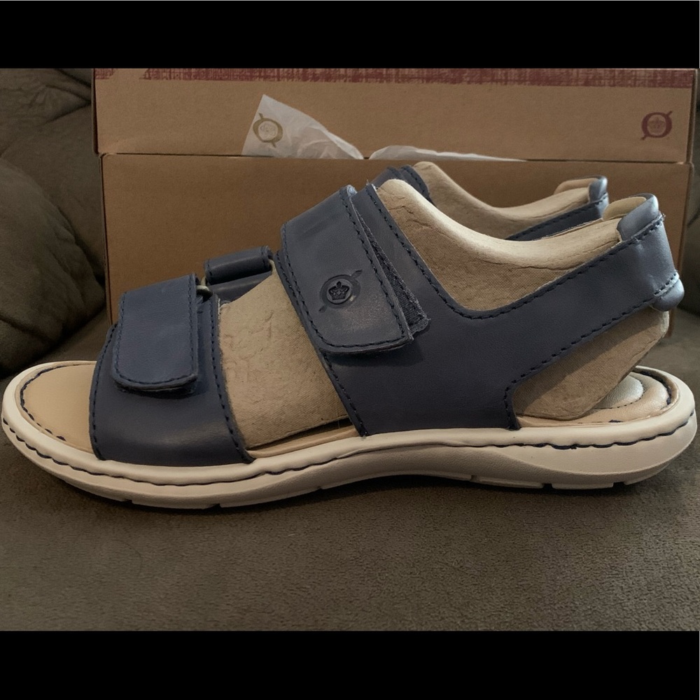Born sandals